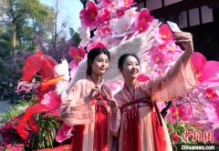 东西问丨安德明：传统味与国际范，春节如何在循环中更新？